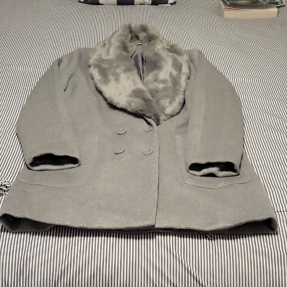 Elegant Gray Women's Coat with Faux Fur Collar